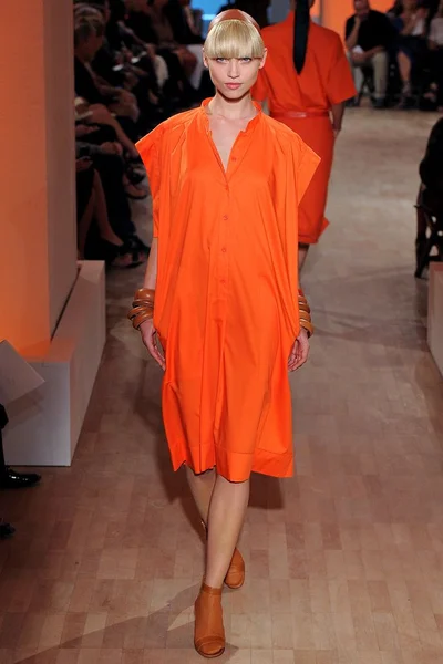 Look 15
